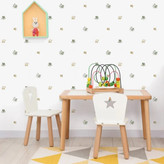 کاغذ دیواری با الگوی تکرارشونده رد پاهای پاندا