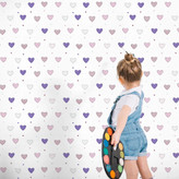 نمای نزدیک از کاغذ دیواری دخترانه با طرح قلب گرافیکی