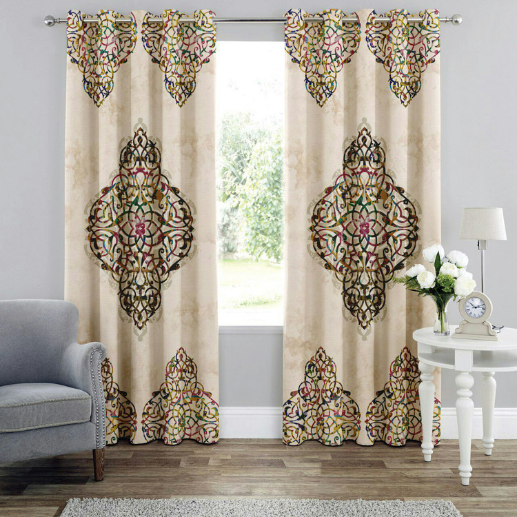 پرده پانچی چاپی با طرح سنتی اسلیمی در دکوراسیون پذیرایی کلاسیک.