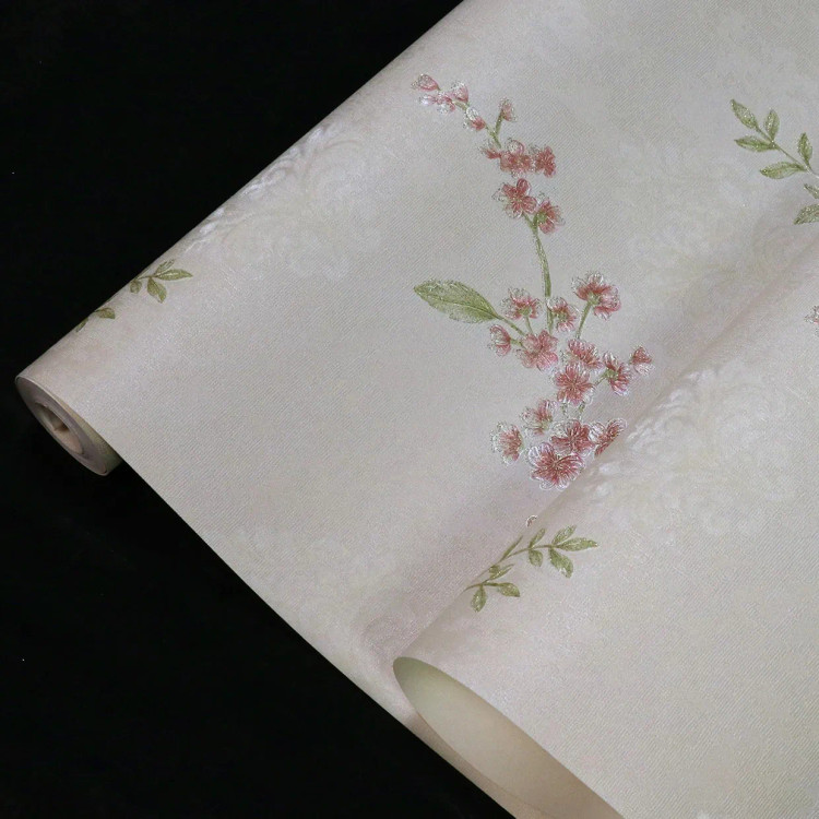 نمای نزدیک از کاغذدیواری گلدار خوشهای با دانههای اکلیلی درخشان و پسزمینه بافتدار