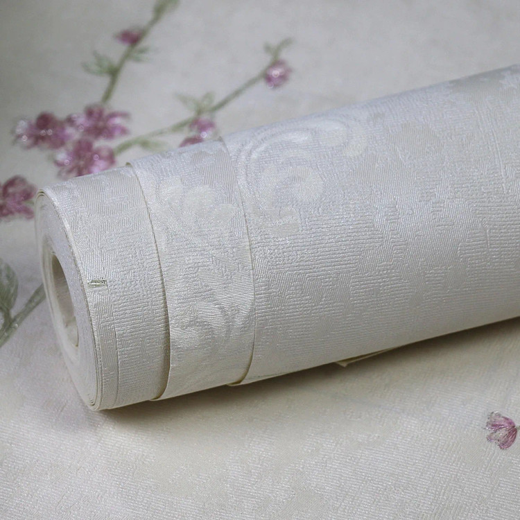 نمای نزدیک از کاغذدیواری گلدار خوشهای با دانههای اکلیلی درخشان و پسزمینه بافتدار