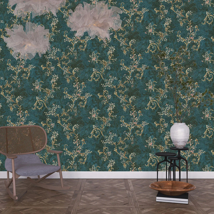 نما از کاغذدیواری با طرح گلهای رونده شایندار و شاخههای ظریف اکلیلی