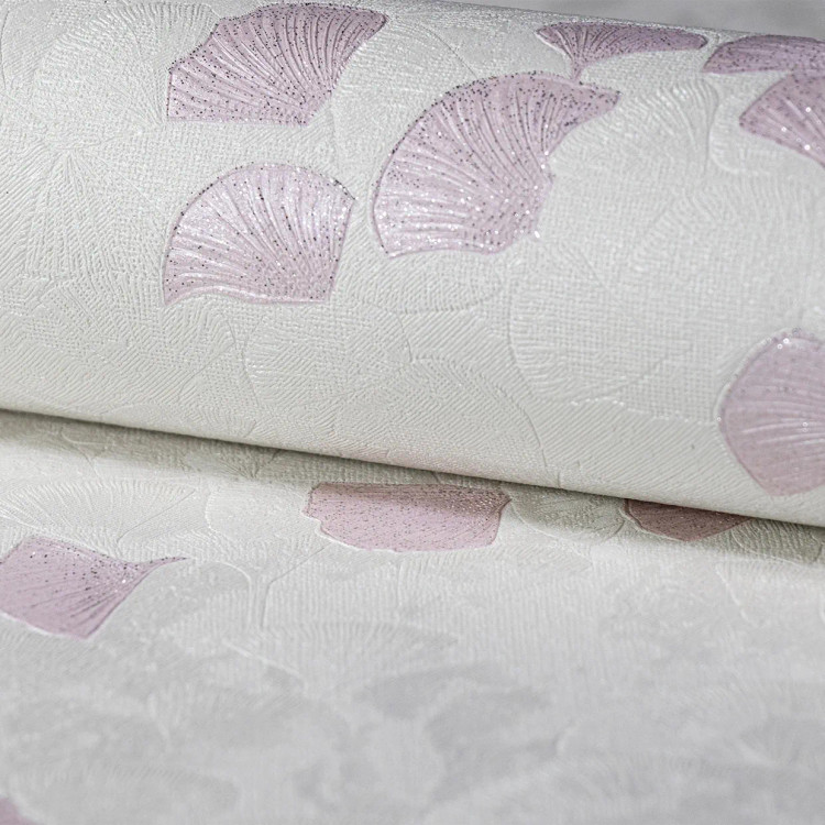 نمای نزدیک از کاغذدیواری طرح گل بادبزنی با دانههای اکلیلی در دو رنگ صورتی ملایم و طلایی مجلل