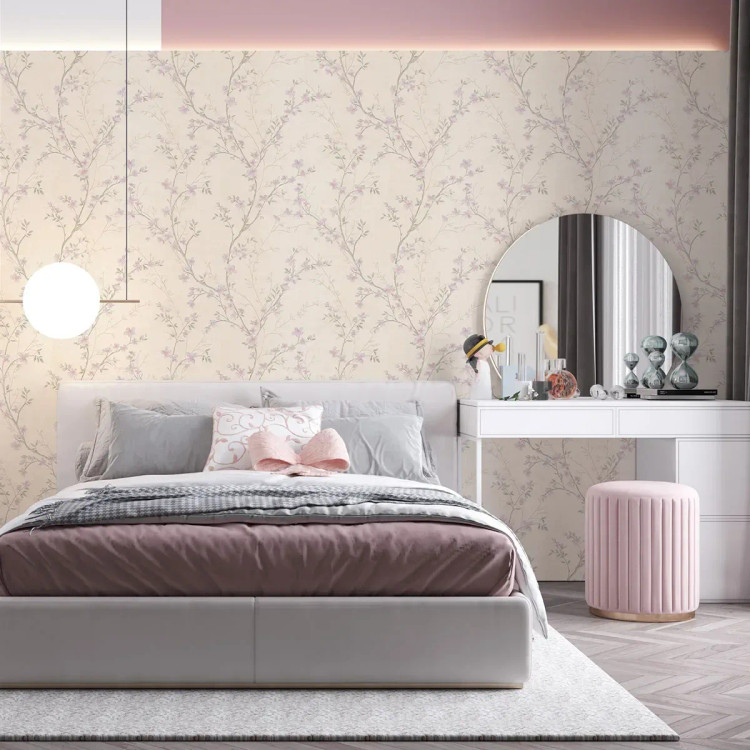 نمای کامل از کاغذدیواری طرح شکوفه با شاخههای قهوهای عمودی و گلبرگهای شایندار در دو رنگ صورتی و سبز ملایم