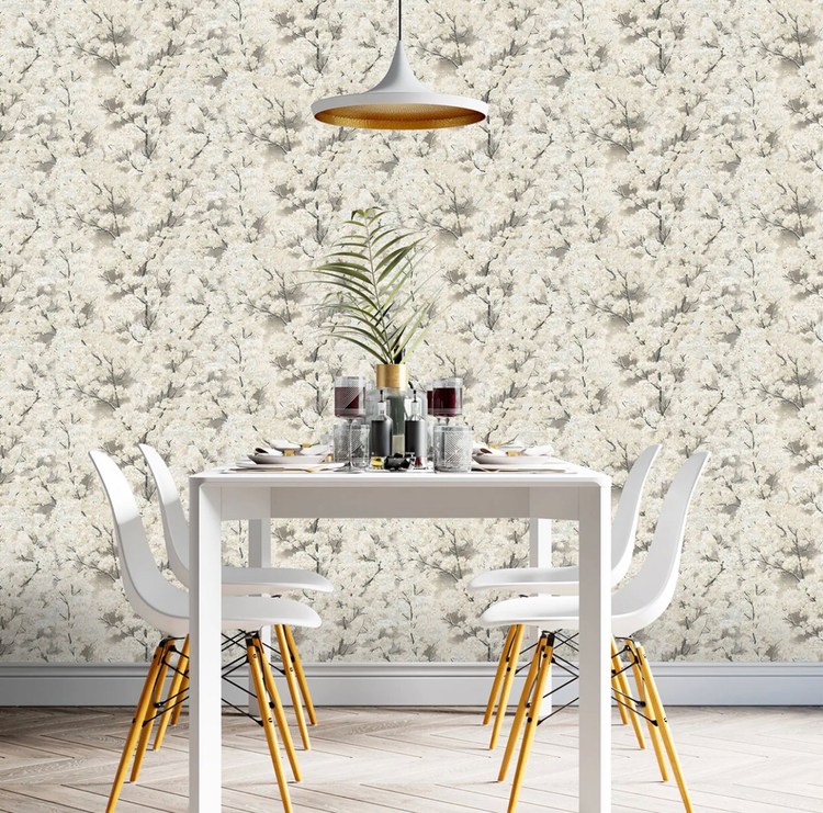 نمای نزدیک از کاغذدیواری طرح درختچههای متراکم و درهمتنیده با برگهای شایندار و زمینه پتینه عمیق