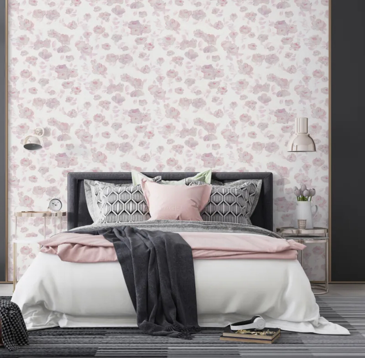 نمای نزدیک از کاغذدیواری با طرح گلهای رز صورتی شایندار بدون ساقه روی پسزمینه پتینه محو