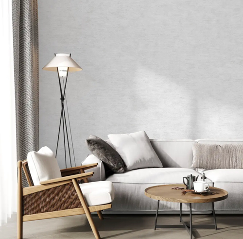 کاغذدیواری سفید صدفی با بافت برجسته و درخشش ابریشمی بدون دانههای اکلیل