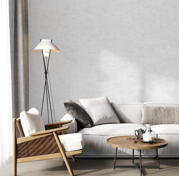 کاغذدیواری سفید صدفی با بافت برجسته و درخشش ابریشمی بدون دانههای اکلیل