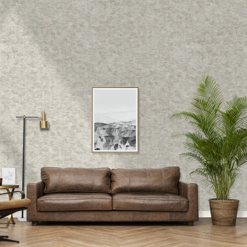 کاغذدیواری رنگ بژ صدفی با بافت برجسته ترکیبی از شاین طلایی و نقرهای روی زمینه پتینه