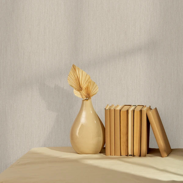 کاغذدیواری کرم با طرح راهراه عمودی و درخشش صیقلی ابریشمی بدون اکلیل و پتینه